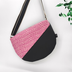 Félkör oldaltáska egyedi, rózsaszín-fekete, Táska & Tok, Kézitáska & válltáska, Vállon átvethető táska, Varrás, MESKA