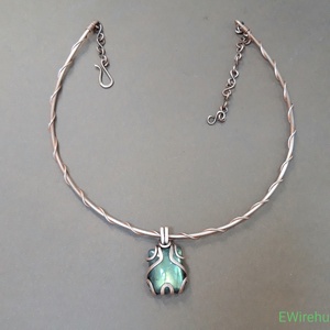 Réz medál, zöld labradorit ásványékszer, drótékszer, egyedi kézműves drótmedál -  - Meska.hu