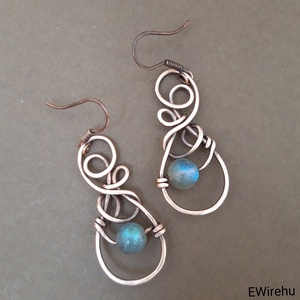 Réz fülbevaló, kék labradorit ásványékszer, vörösréz drót fülbevaló, drótékszer, ásvány fülbevaló -  - Meska.hu