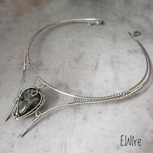 Zöld labradorit orvosi fém nyakék  - ékszer - nyaklánc - statement nyaklánc - Meska.hu