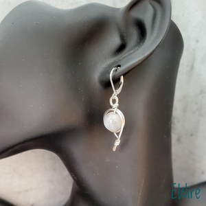 Orvosi fém lógós fülbevaló labradorit ásványgolyóval - ékszer - fülbevaló - lógó fülbevaló - Meska.hu