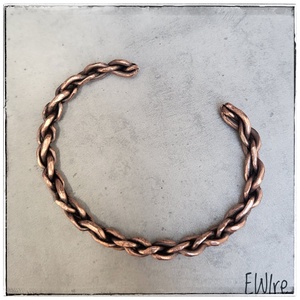Fonott brutalista vörösréz karperec 2. egyedi, kézműves drótékszer, réz ékszer - ékszer - karkötő - karperec - Meska.hu