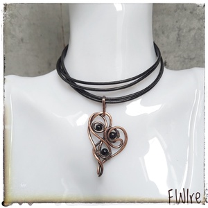 Szív medál, vörösréz szív fekete ónixszal, drótszív, drótékszer - ékszer - nyaklánc - medál - Meska.hu