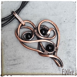 Szív medál, vörösréz szív fekete ónixszal, drótszív, drótékszer, Ékszer, Nyaklánc, Medál, Ékszerkészítés, Fémmegmunkálás, MESKA