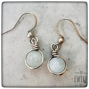 Vegyes ásványgolyós fülbevaló, kis ásványos orvosi fém fülbevaló 1 - ékszer - fülbevaló - lógós kerek fülbevaló - Meska.hu