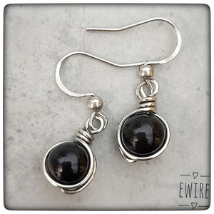 Vegyes ásványgolyós fülbevaló, kis ásványos orvosi fém fülbevaló 1 - ékszer - fülbevaló - lógós kerek fülbevaló - Meska.hu