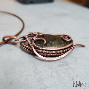 Labradorit medál, vörösréz egyedi medál - ékszer - nyaklánc - medál - Meska.hu