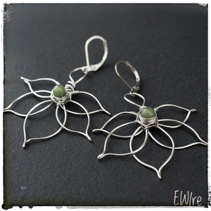 Virág orvosi fém fantázia fülbevaló jade ásványgolyóval - Meska.hu