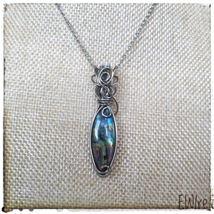 Színes labradorit orvosi fémben, labradorit ásvány medál, drótékszer - ékszer - nyaklánc - medál - Meska.hu