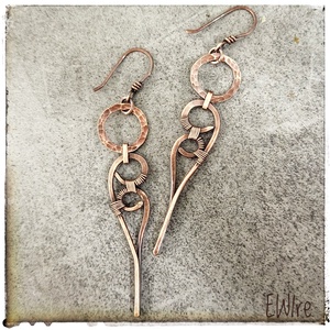 Réz fülbevaló, hosszú, csúcsos - ékszer - fülbevaló - lógó fülbevaló - Meska.hu