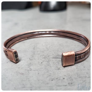 Vésett mintás nyitott karperec 2. egyedi kézműves drótékszer, réz ékszer - ékszer - karkötő - karperec - Meska.hu