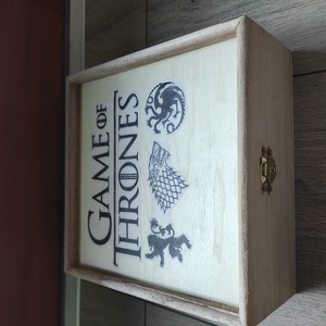 Game of thrones Trónok harca pálinkás üveg pohár készlet kézzel gravírozott, opcionálisan díszdobozzal - otthon & életmód - konyhafelszerelés, tálalás - tálalás - pálinkás poharak, szettek - Meska.hu