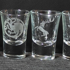 Game of thrones Trónok harca pálinkás üveg pohár készlet kézzel gravírozott, opcionálisan díszdobozzal - Meska.hu