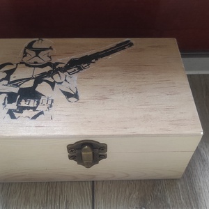 STAR WARS pálinkás üveg pohár készlet, opcionálisan fa díszdobozzal, kézzel gravírozott férfi ajándék, bögre - otthon & életmód - konyhafelszerelés, tálalás - tálalás - pálinkás poharak, szettek - Meska.hu