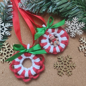 Amerikai Stílusú makramé karácsonyfadísz Mézi figurával - Meska.hu