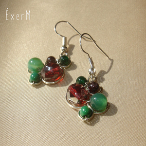 Bordó-zöld fürtös fülbevaló - ékszer - fülbevaló - lógó fülbevaló - Meska.hu