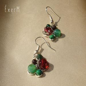 Bordó-zöld fürtös fülbevaló - ékszer - fülbevaló - lógó fülbevaló - Meska.hu