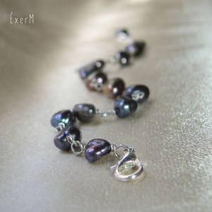 Fekete tenyésztett gyöngy karkötő - ékszer - karkötő - gyöngyös karkötő - Meska.hu