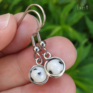 Fehér-fekete pettyes dalmata jáspis mono fülbevaló - Meska.hu