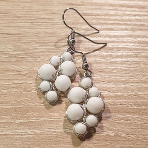 Fehér fürt fülbevaló - ékszer - fülbevaló - lógó fülbevaló - Meska.hu