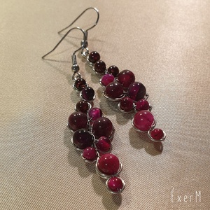Bordó-magenta ásvány fülbevaló - ékszer - fülbevaló - lógó fülbevaló - Meska.hu