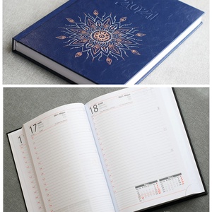 Rosegold+ezüst mandala mintás sötétkék határidőnapló, A/5-ös, napi beosztású, szabadkézzel festett egyedi napló - otthon & életmód - papír, írószer - jegyzetfüzet & napló - Meska.hu