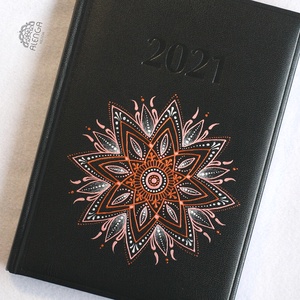 Határidőnapló vörösréz-rózsaszín-fehér mandala mintáva, A/5-ös, napi beosztású naptár, festett egyedi napló - Meska.hu