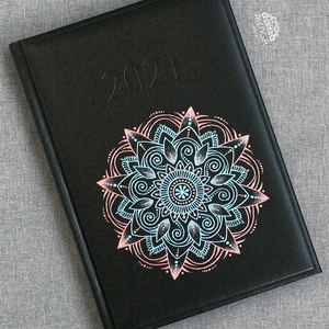 Határidőnapló rosegold-kék mandala mintával, A/5-ös, napi beosztású, szabadkézzel festett egyedi napló - Meska.hu