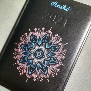 Határidőnapló A/5-ös napi beosztású mandala mintás határidőnapló, bordó színben, mandalás naptár, festett egyedi napló - otthon & életmód - papír, írószer - jegyzetfüzet & napló - Meska.hu