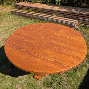 Rusztikus, kültéri, kerek étkező asztal, tömörfa kerti ebédlőasztal fenyőből, barna színben, 160 cm átmérővel - otthon & életmód - bútor - asztal - Meska.hu