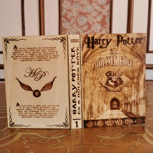 Harry Potter és a bölcsek köve - Égetett fakötésű könyv - könyv & zene - könyv - Meska.hu