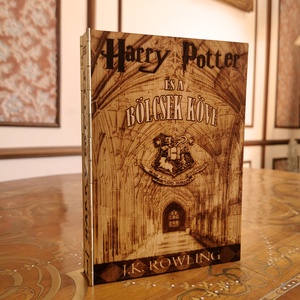Harry Potter és a bölcsek köve - Égetett fakötésű könyv, Könyv & Zene, Könyv, Famegmunkálás, Gravírozás, pirográfia, MESKA