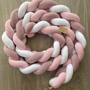 Fonott rácsvédő bébiplüss -  mályva, fehér, rózsaszín - otthon & életmód - babaszoba, gyerekszoba - rácsvédő & baldachin - Meska.hu