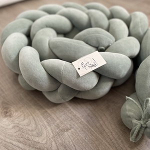 Fonott rácsvédő bébiplüss - zsálya - Meska.hu