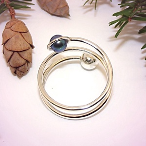 Szürke igazgyöngyös, csavart, ezüst gyűrű, állítható (EIK.01) - ékszer - gyűrű - gyöngyös gyűrű - Meska.hu