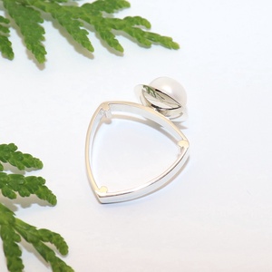 Háromszög alakú, fehér igazgyöngyös, női ezüst gyűrű (EGY.272) - ékszer - gyűrű - gyöngyös gyűrű - Meska.hu