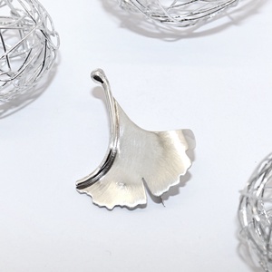 Ginkgo biloba, csiszolt, női ezüst kitűző (EGK.29), Ékszer, Kitűző és Bross, Kitűző, Ékszerkészítés, Ötvös, MESKA