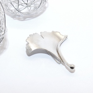 Ginkgo biloba, csiszolt, női ezüst kitűző (EGK.29) - ékszer - kitűző és bross - kitűző - Meska.hu