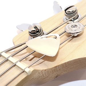 Basszusgitár pengető, női vagy férfi ezüst medál (EM.086) - ékszer - nyaklánc - medál - Meska.hu