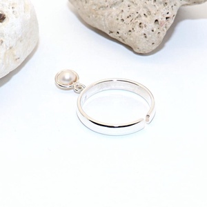 Karikagyűrű mozgó fehér gyönggyel, női ezüst gyűrű, 59-es méret, állítható (EGY.199) - ékszer - gyűrű - gyöngyös gyűrű - Meska.hu