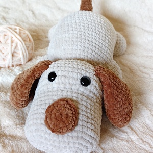 Keksz - horgolt fekvő kutyus / puha amigurumi plüss - játék & sport - plüssállat & játékfigura - kutya - Meska.hu