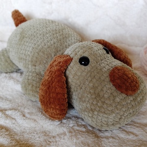 Dió - horgolt fekvő kutyus / puha amigurumi plüss - játék & sport - plüssállat & játékfigura - kutya - Meska.hu