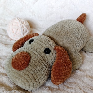 Dió - horgolt fekvő kutyus / puha amigurumi plüss, Játék & Sport, Plüssállat & Játékfigura, Kutya, Horgolás, MESKA