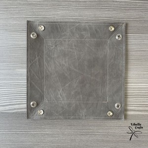 Színes bőr tálca - gyűrt szürke - otthon & életmód - dekoráció - asztal és polc dekoráció - dekorációs tál, tartó - Meska.hu