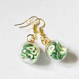 Avocado saláta fülbevaló, Ékszer, Fülbevaló, Lógó fülbevaló, Ékszerkészítés, Gyöngyfűzés, gyöngyhímzés, MESKA