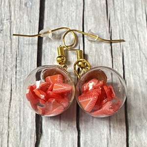 Eper saláta fülbevaló - ékszer - fülbevaló - lógó fülbevaló - Meska.hu