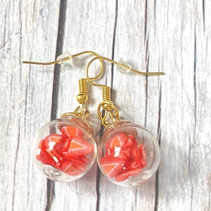 Eper saláta fülbevaló, Ékszer, Fülbevaló, Lógó fülbevaló, Ékszerkészítés, Gyöngyfűzés, gyöngyhímzés, MESKA