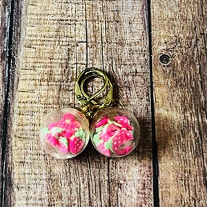 Málna saláta fülbevaló - ékszer - fülbevaló - lógó fülbevaló - Meska.hu