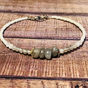 Intuíciö labradorit karkötő, Ékszer, Karkötő, Gyöngyös karkötő, Ékszerkészítés, Gyöngyfűzés, gyöngyhímzés, MESKA
