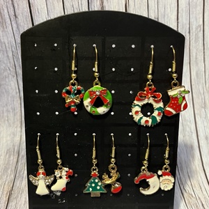 Felemás mikulás fülbevaló - ékszer - fülbevaló - lógó fülbevaló - Meska.hu